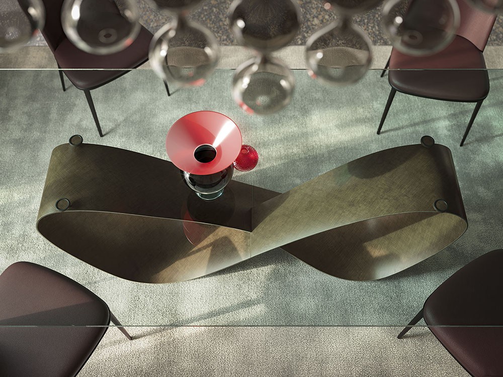 Base de acero oxybrass u oxygrey de diseño escultórico Butterfly de Cattelan