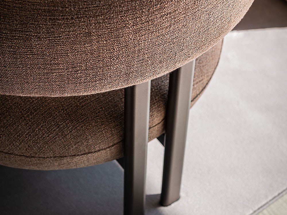 Detalle de la estructura de acero de la butaca Greta Lounge Cattelan