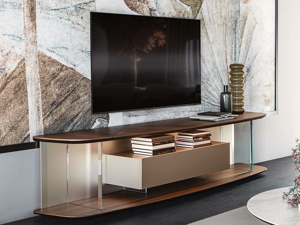 En chapa natural de roble o nogal con cristal y piezas lacadas, Altavista Mueble TV de Cattelan