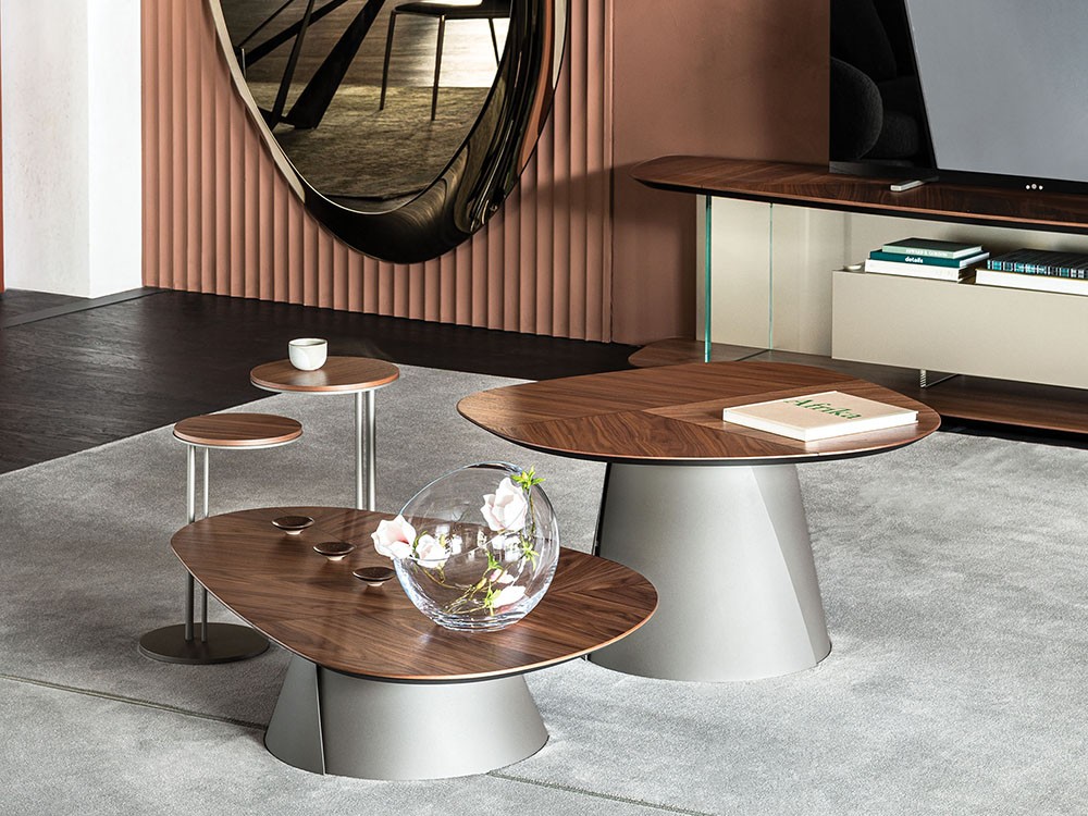 Mesa auxiliar con sobre en chapa natural de madera y base de acero Adrian Wood de Cattelan