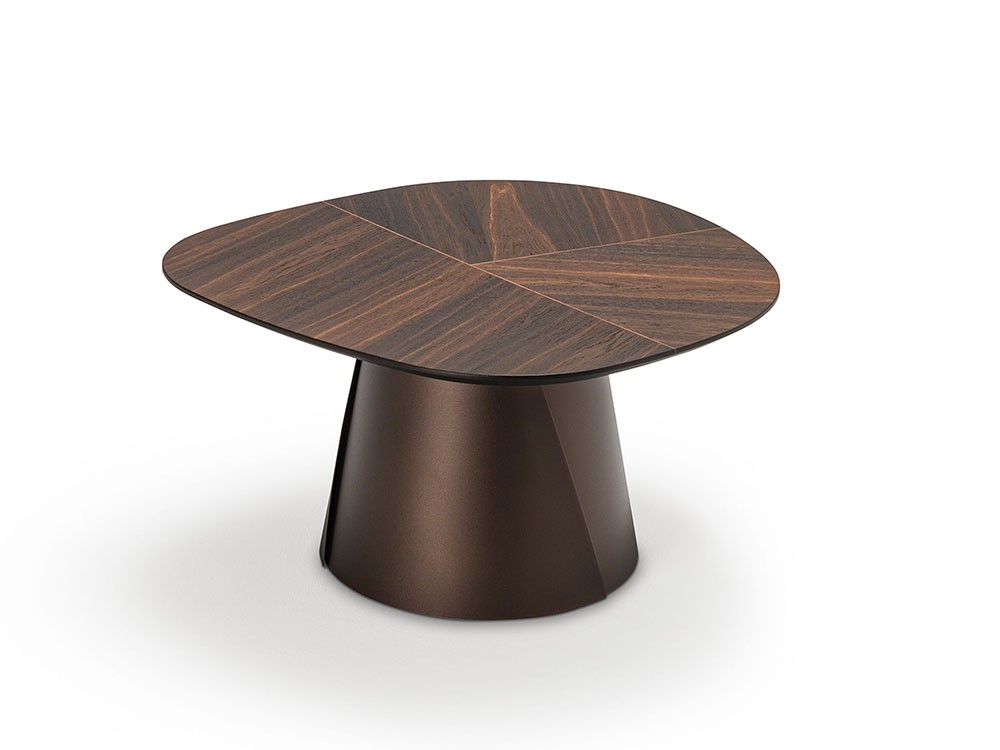 Sobre en chapa natural de roble o nogal con detalles de madera maciza, mesa auxiliar Adrian Wood.