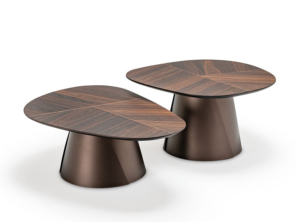 Base de acero gofrado en acabado titanio o bronce de Cattelan, mesa auxiliar Adrian Wood