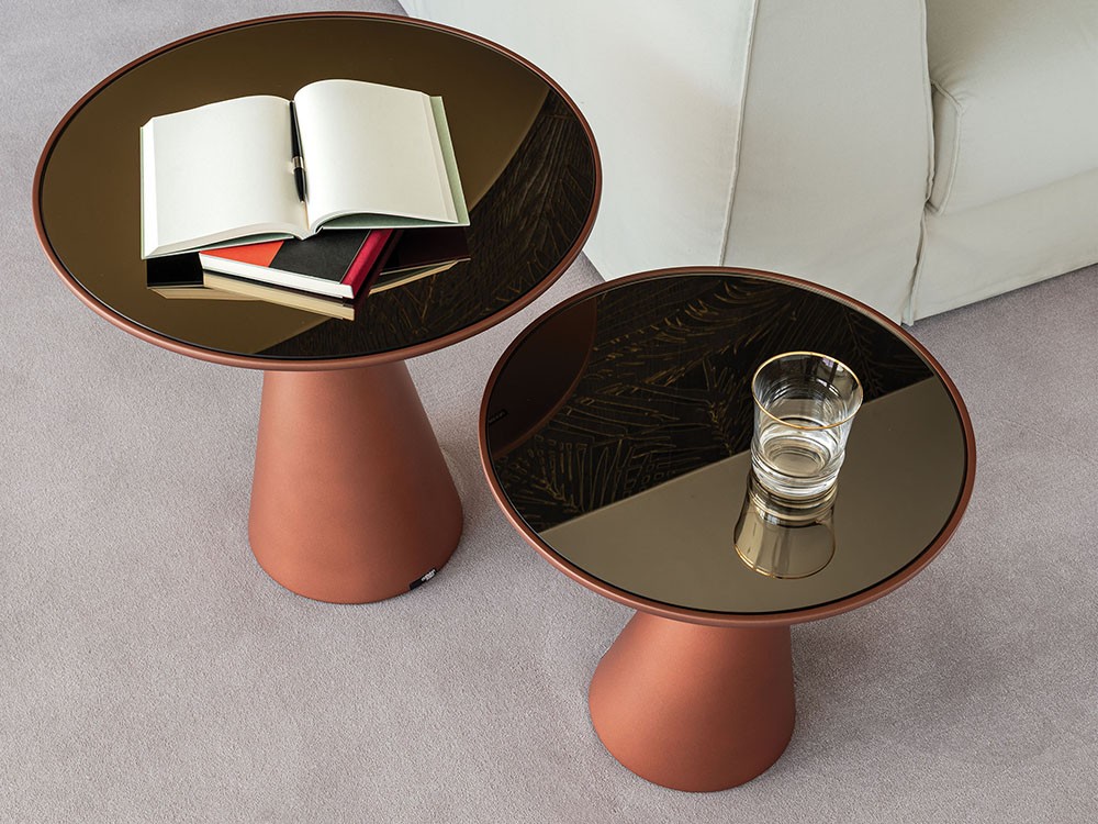 Disponible en dos medidas, mesa auxiliar Peyote de Cattelan