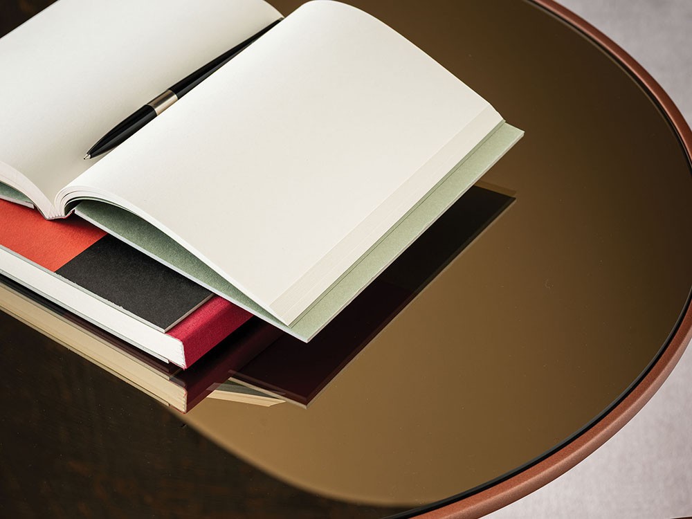 Sobre en espejo bronce, blanco o fumé de Cattelan, mesa auxiliar Peyote