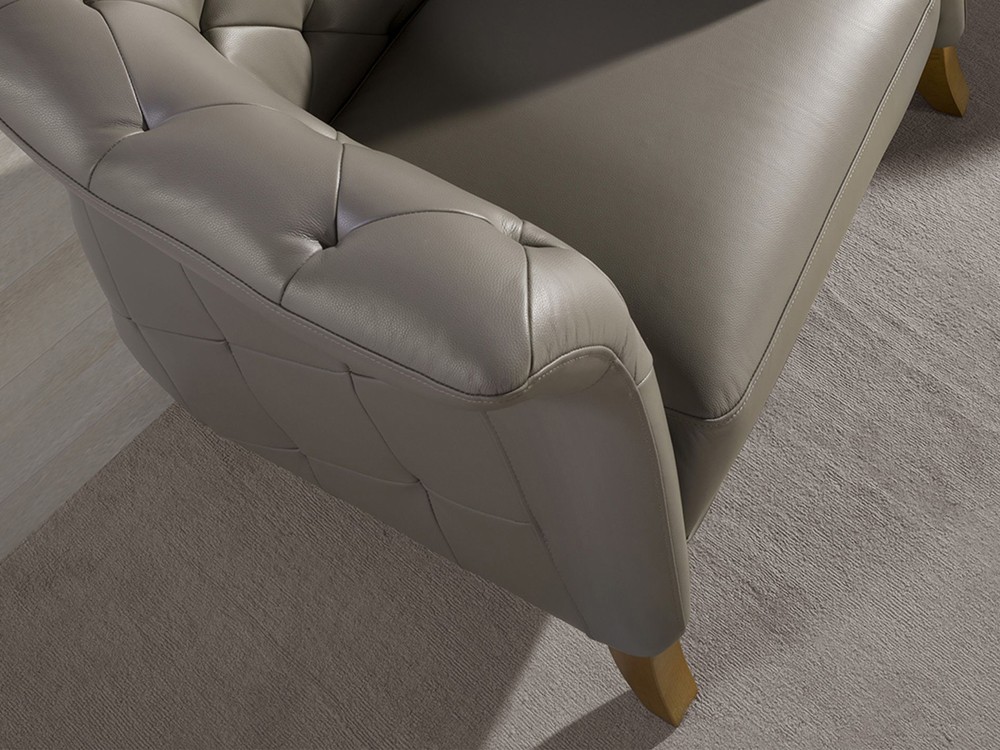 Detalle del tapizado en piel del sillón de Ángel cerdá 5132