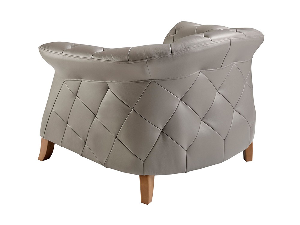 Tapizado en piel natural de origen vacuno en color gris del sillón 5132 de Ángel Cerdá