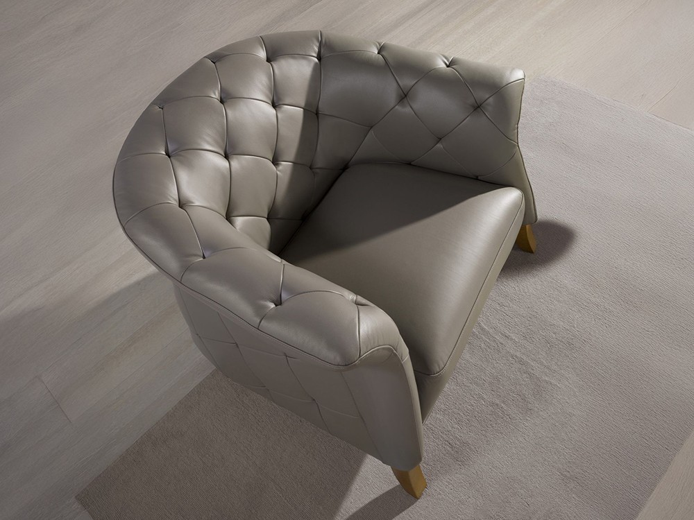 Materiales nobles en esta butaca chester 5132 de Ángel Cerdá