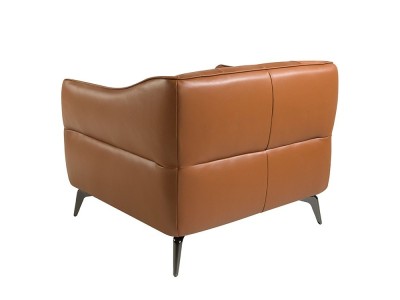 Ángel Cerdá combina materiales de gran calidad para crear el sillón 5098