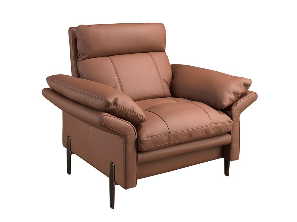 La base es de acero inoxidable cromado oscuro, butaca 5173 de Ángel Cerdá