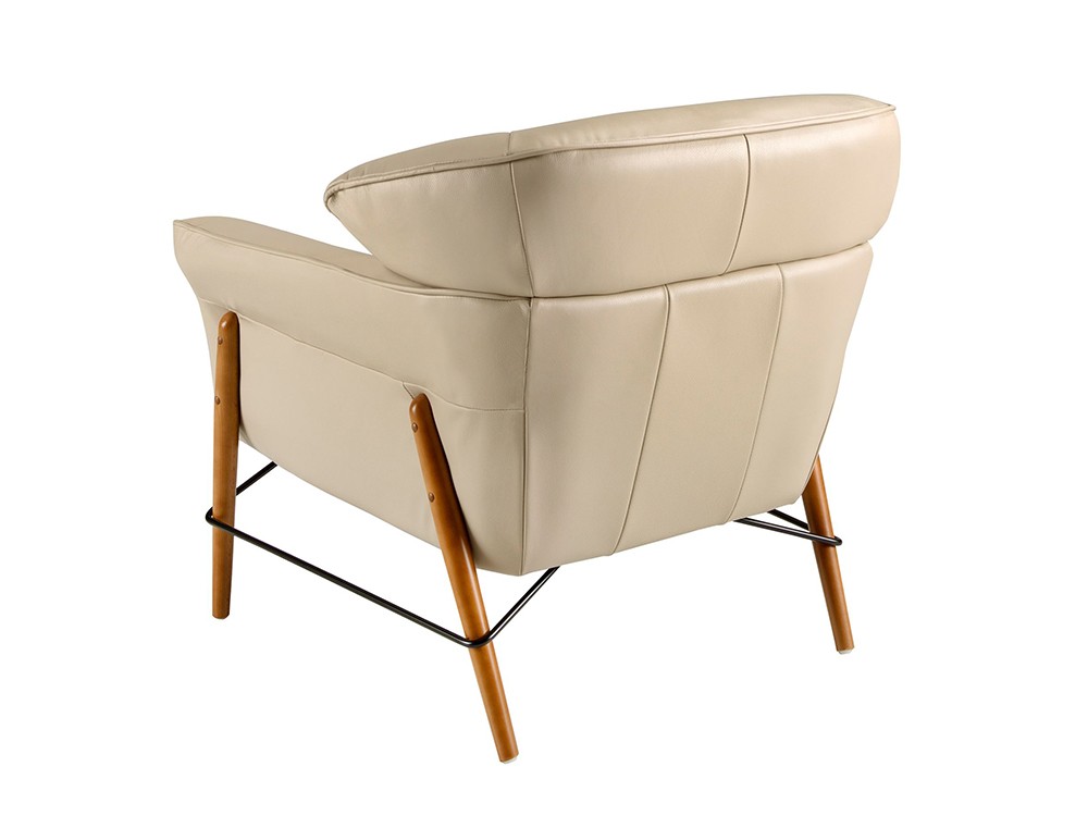 Patas de madera en color miel con piezas de metal negro de Ángel Cerdá 5129