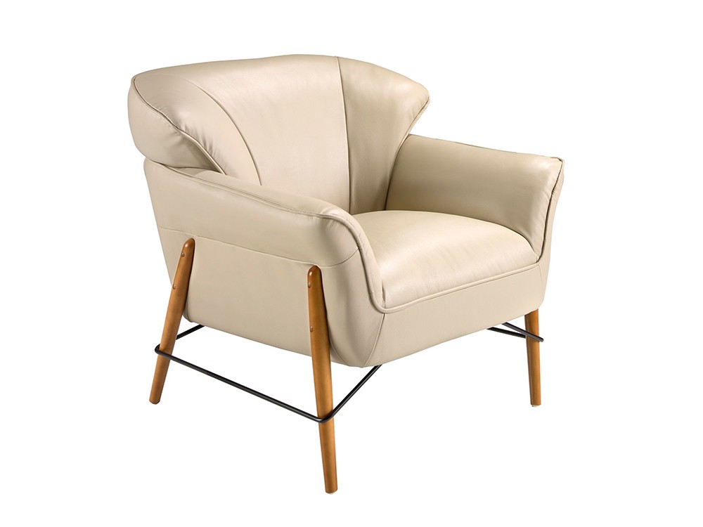 Tapizado en piel natural de origen vacuno en color arena, sillón de Angel Cerdá 5129