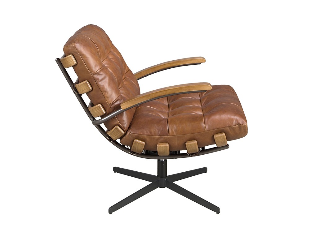 Estructura de acero negro con lamas en el respaldo en madera color miel de Ángel Cerdá 5154