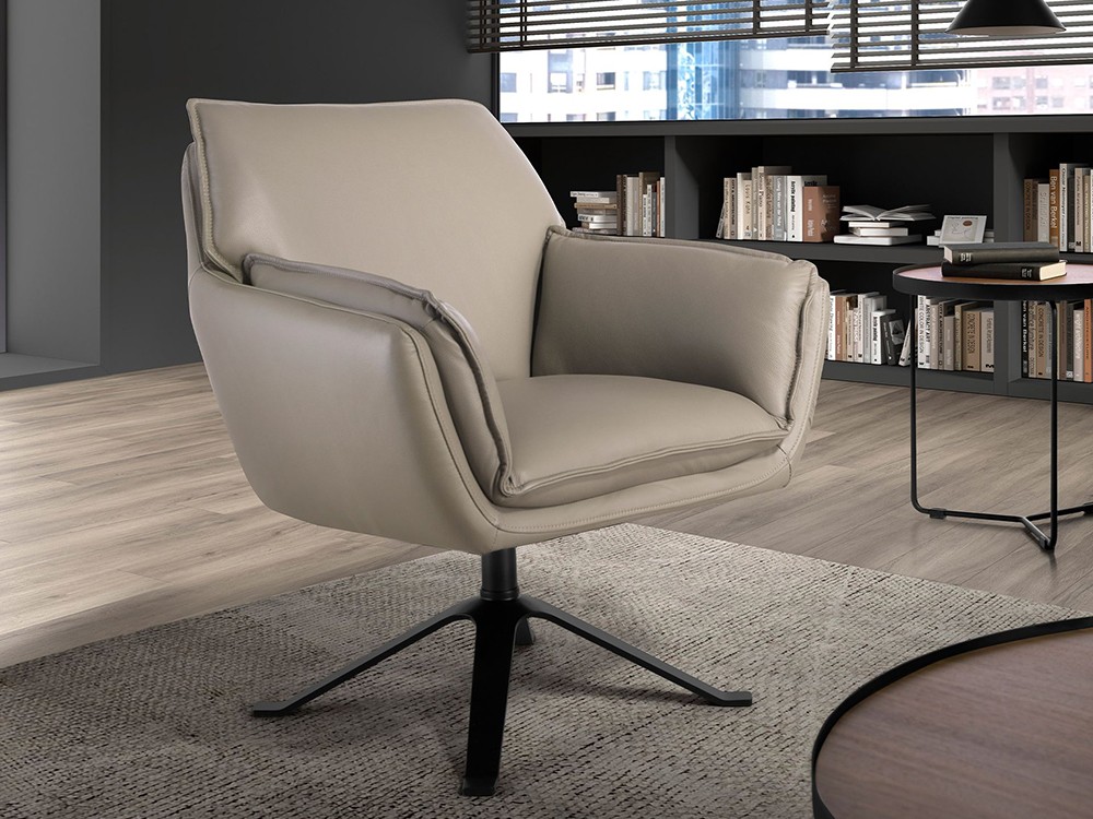 Sillón tapizado en piel natural 5125 de Ángel Cerdá