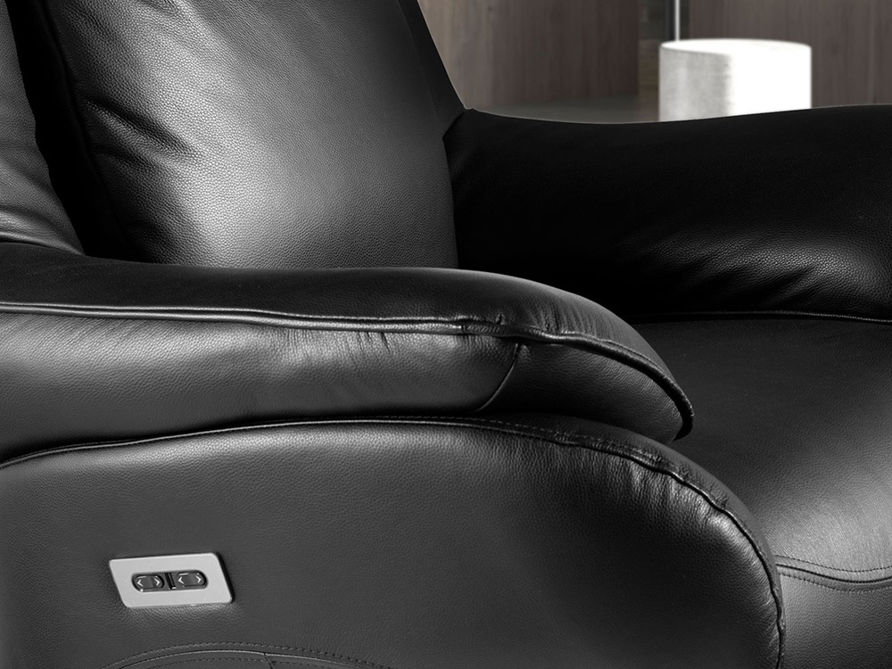 Detalle de la botonera con usb del sillón 5124 de Ángel Cerdá