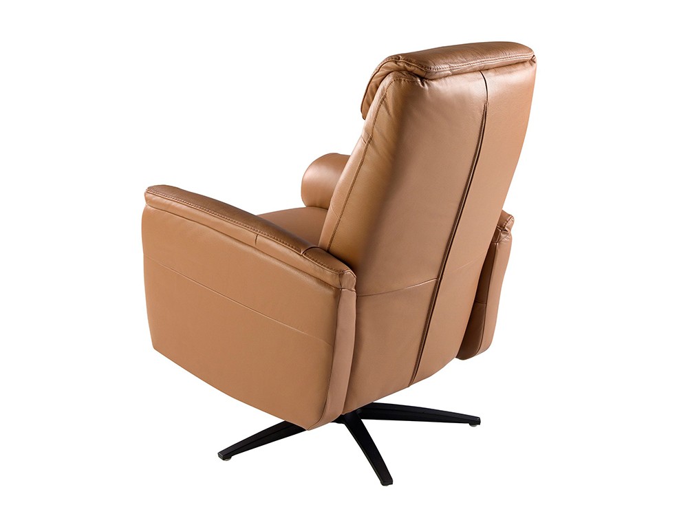 Tapizada en piel natural de origen vacuno en color marrón, sillón 5115 de Ángel Cerdá