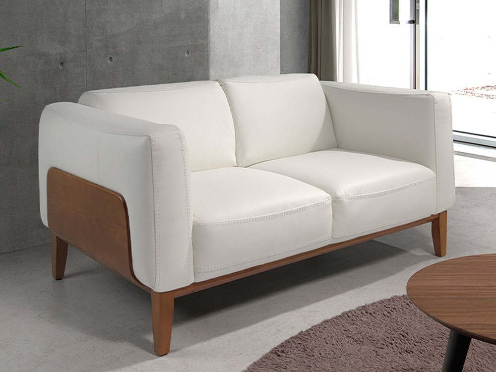 Estructura interior de madera maciza de pino para los sofás 6118 y 6115 de Ángel Cerdá