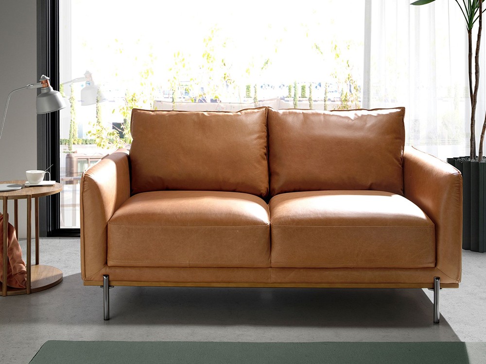 Combina el sofá de dos o tres plazas con otras piezas de la colección de salón de Ángel Cerdá