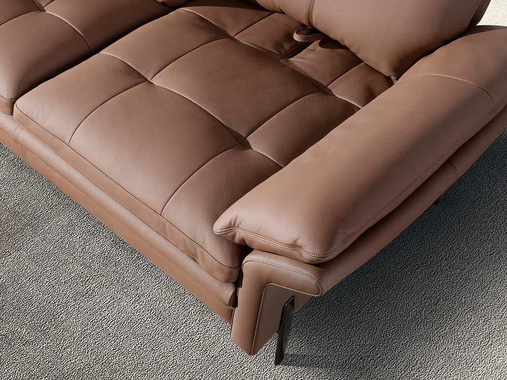 Detalle del asiento con acabado capitoné del sofá 6242 o 6241 de Ángel Cerdá