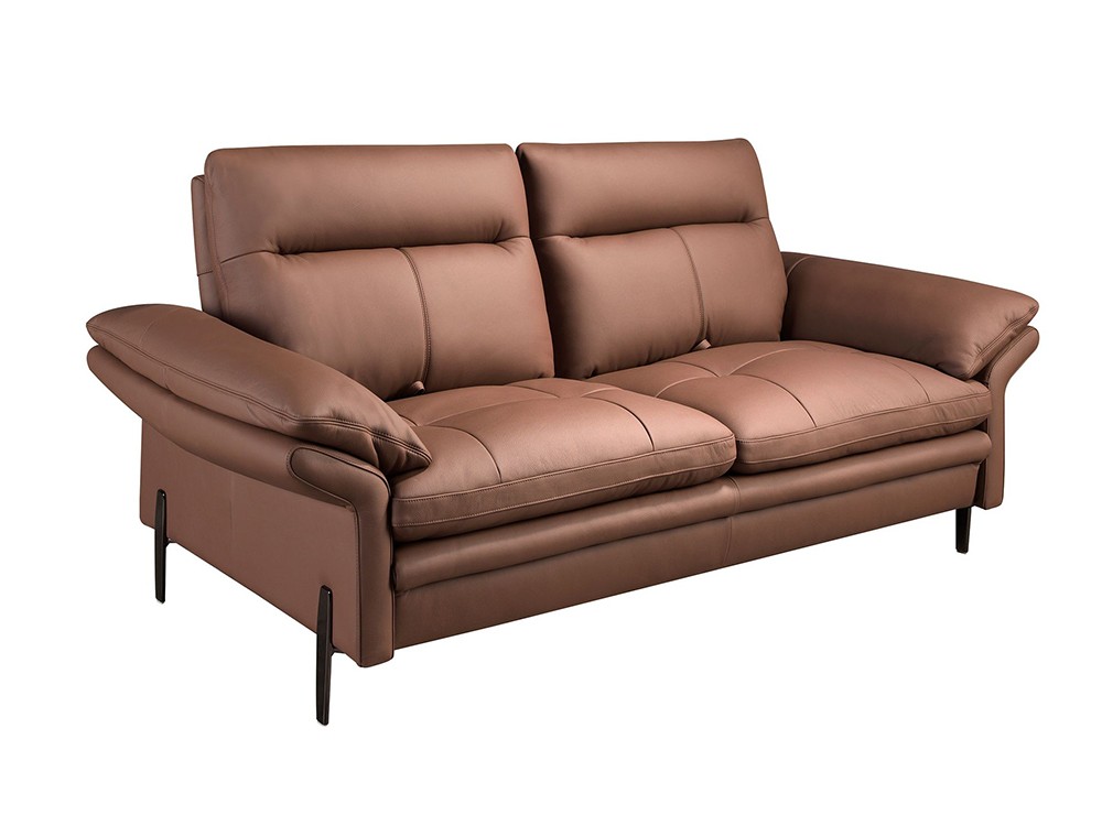 Sofá de dos plazas 6242 de Ángel cerdá tapizado en piel marrón