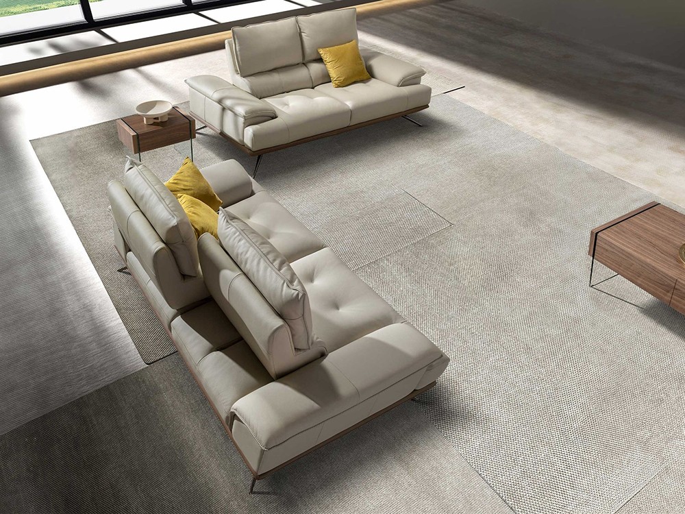 Con patas de acero cromado oscurecido del sofá 6248 o 6247 de Ángel Cerdá