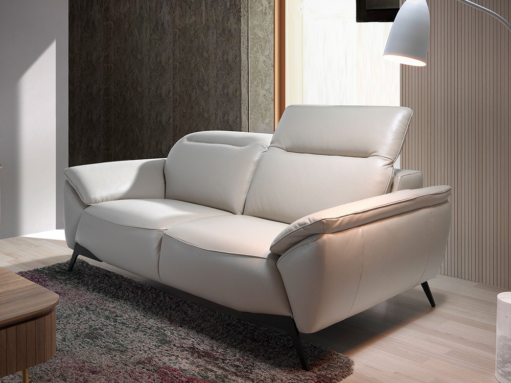 Sofá de dos o tres plazas tapizado en piel 6131 o 6132 de Ángel Cerdá