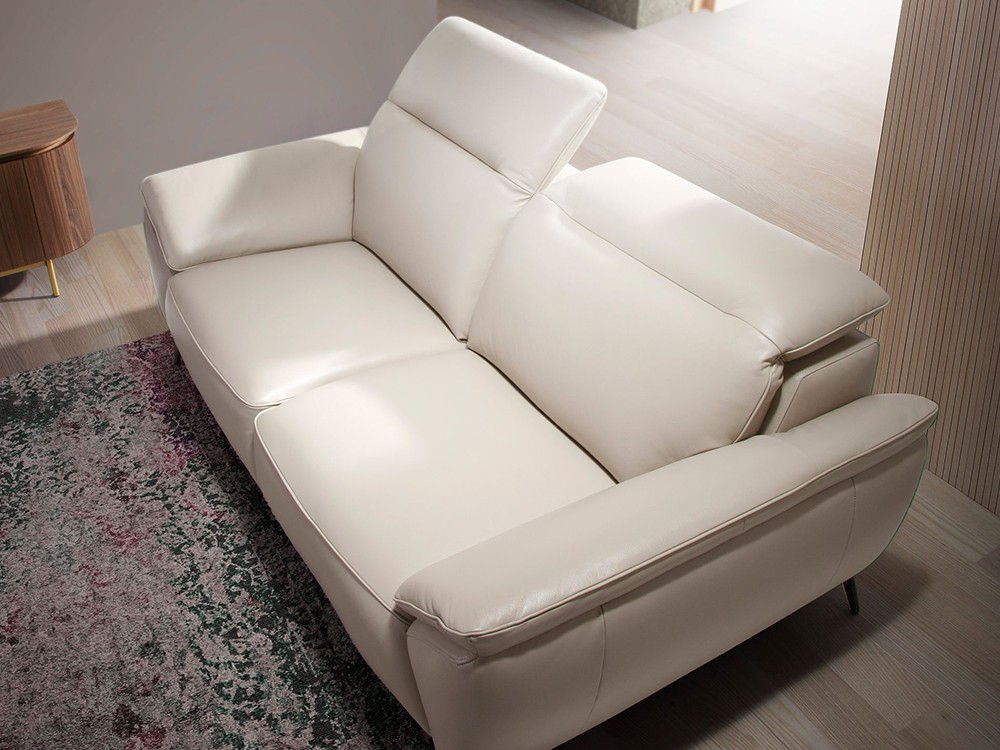 Sofá de dos plazas con reposacabezas elevable 6231 de Ángel Cerdá