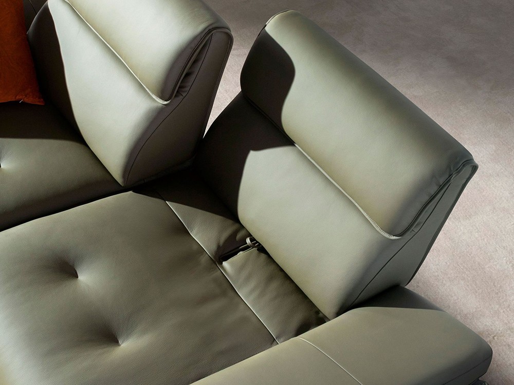 Detalle del asiento con acabado capitoné del sofá 6246 o 6245 de Ángel Cerdá