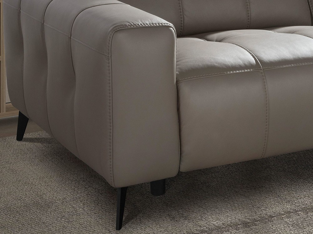 Detalle del tapizado en piel con costuras de Ángel Cerdá 6209 o 6210