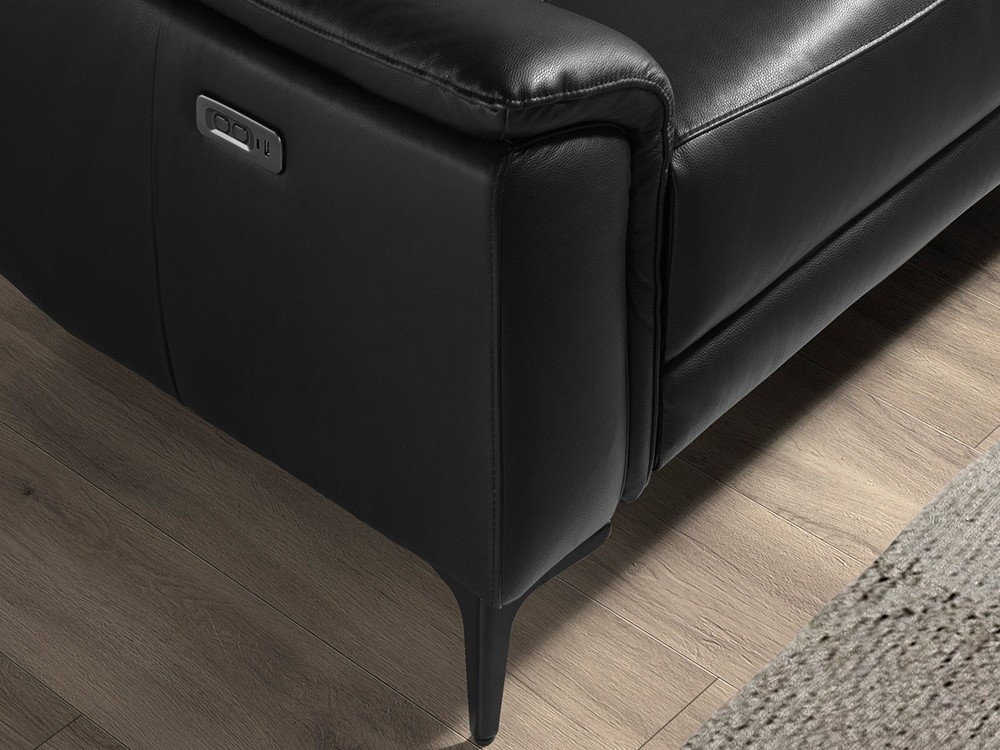 Detalle del tapizado en piel natural color negro sofá 6205 / 6206