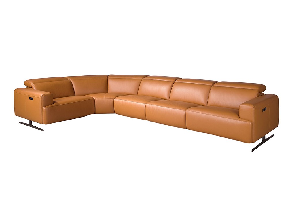 Con botonera con USB en los brazos del sofá 6263 de Ángel Cerdá