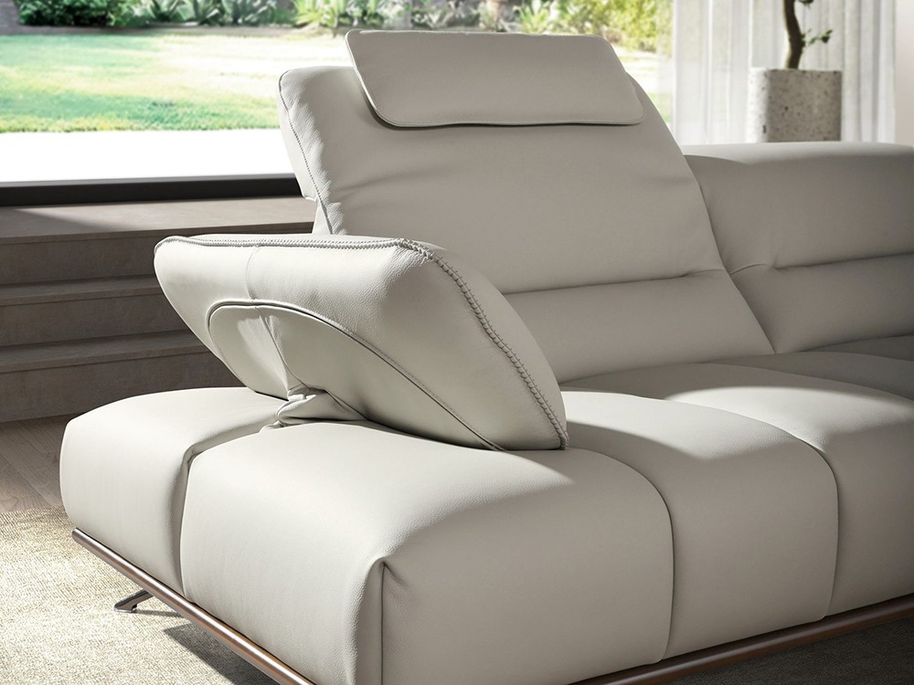 Detalle del tapizado en piel natural gris claro de Ángel Cerdá 6244 o 6243