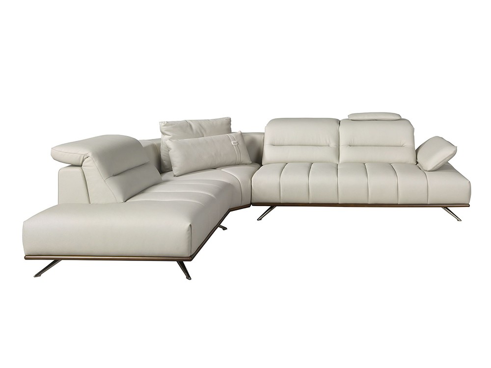 Sofá tapizado en piel natural de origen vacuno en color gris claro de 1.25mm de espesor