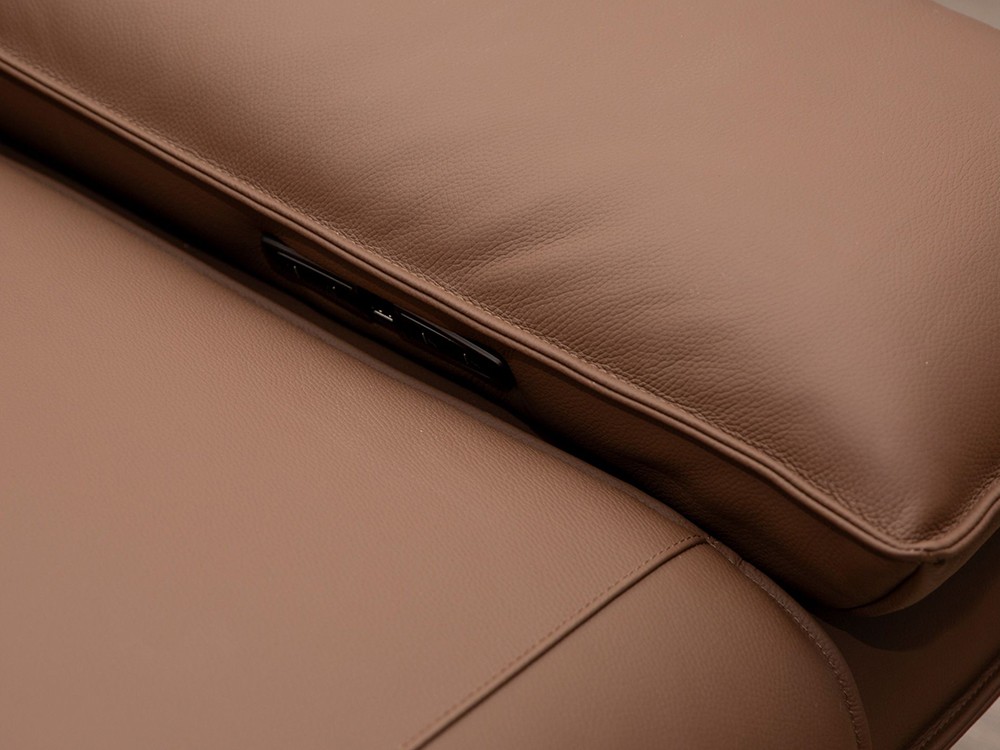 Dos sofás relax eléctricos en los extremos del sofá 6239 de Ángel Cerdá