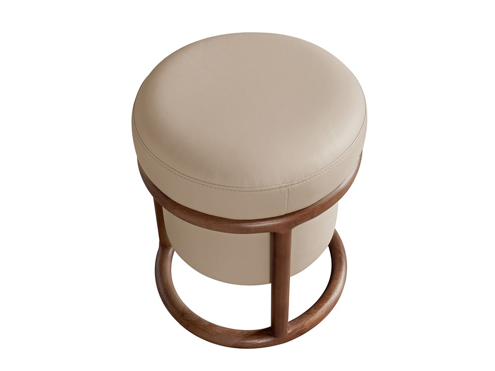 Tapizado en polipiel color visón el puf 5176 de Ángel Cerdá