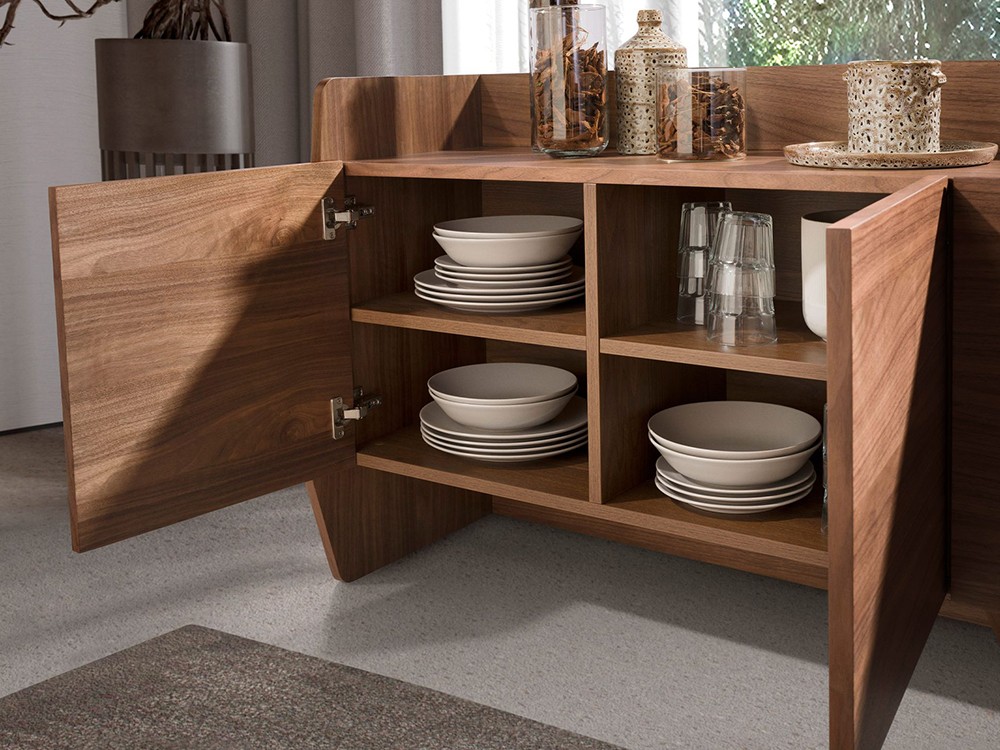 Con cuatro puertas y estantes interiores, aparador 3266 de Ángel Cerdá