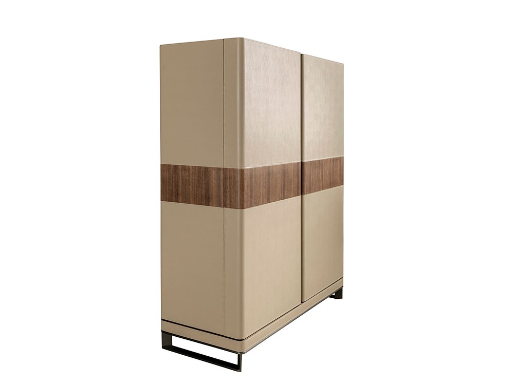 Aparador alto tapizado en piel color visón y chapa nogal 3276 de Ángel cerdá