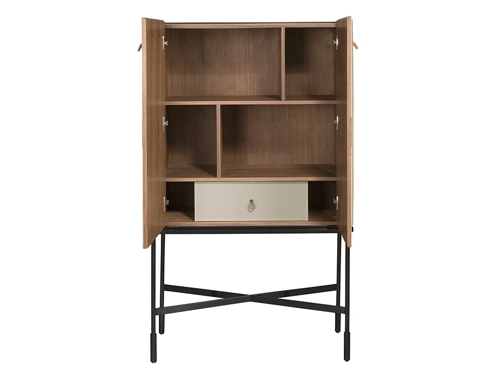 Interior del aparador 3280 en chapa natural de nogal de ángel cerdá