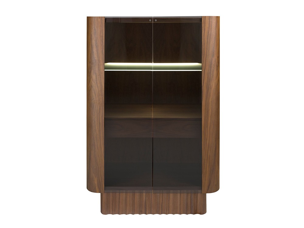 En chapa natural de nogal 3273 vitrina alta de Angel Cerda