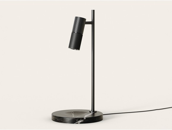 Lámpara de sobremesa con pantalla orientable Tura C de Aromas