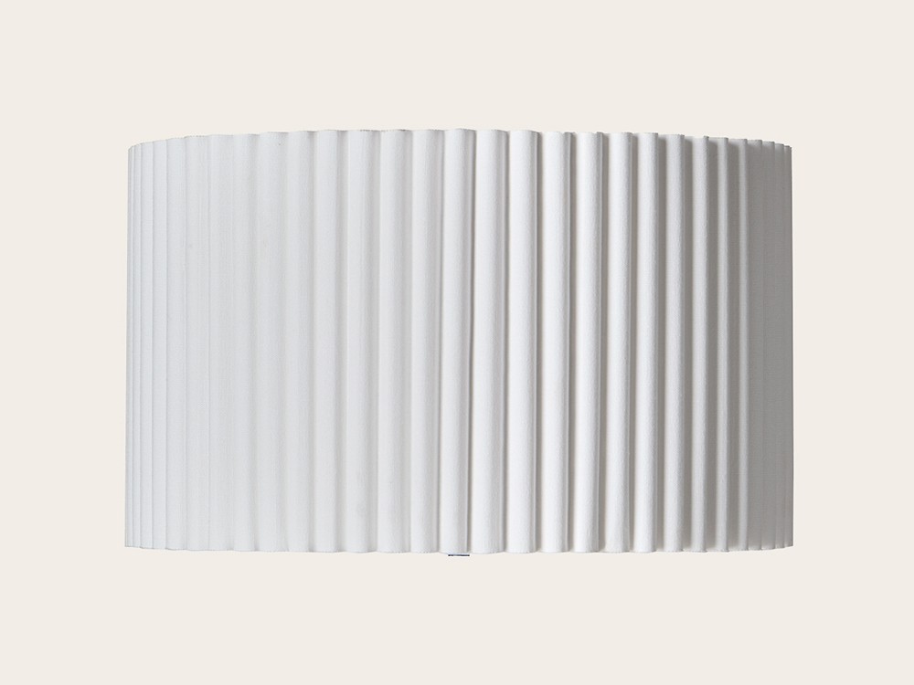 Pantalla de papel plisado redondeado de color blanco para la lámpara Mapi de Aromas
