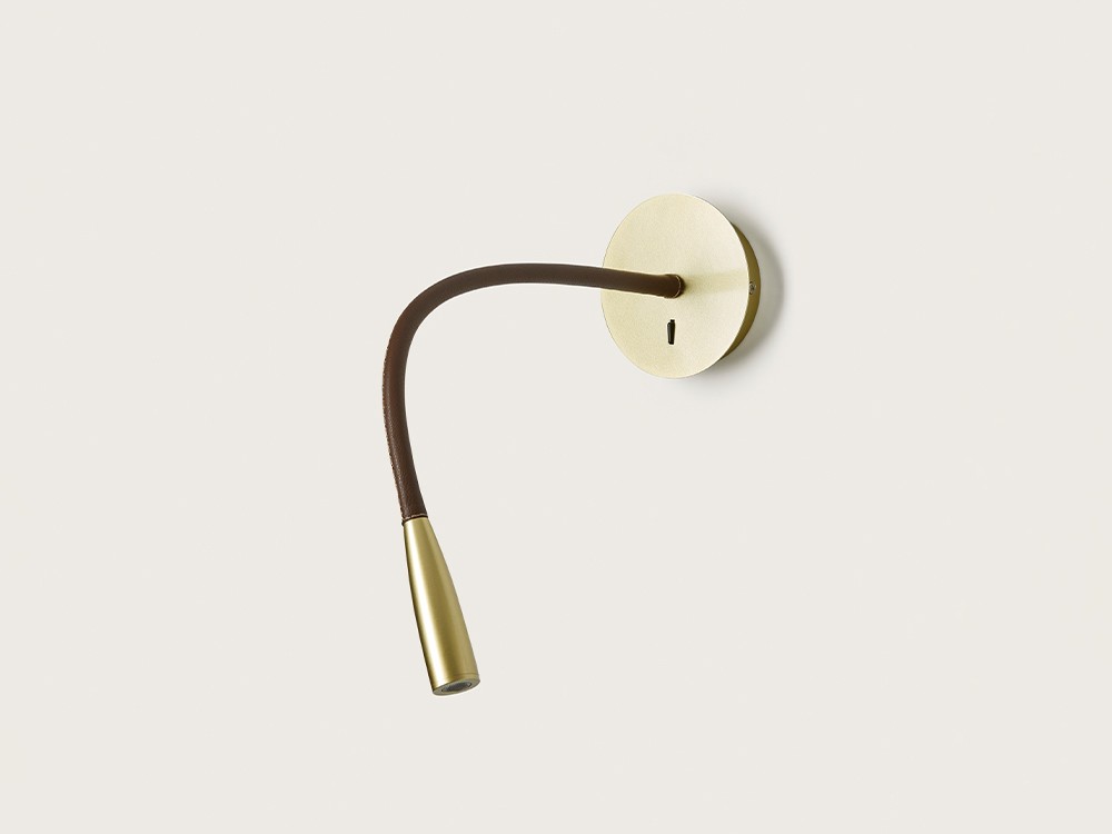 Elige si quieres la estructura en oro mate o negro mate Flexi Leather lámpara de pared de aromas