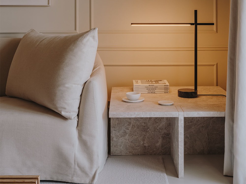 lámpara de sobremesa con base de mármol Tubs regulable touch dimming de Leds c4 lámpara de sobremesa con base de mármol Tubs regulable touch dimming de Leds c4