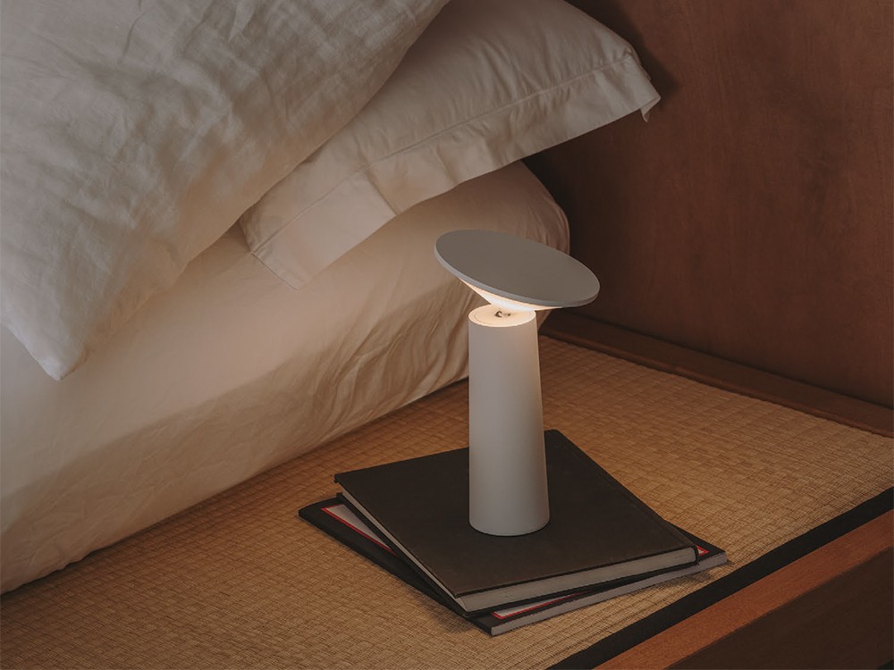 Con cuatro niveles de regulación Cocktail lámpara portátil de sobremesa de leds c4