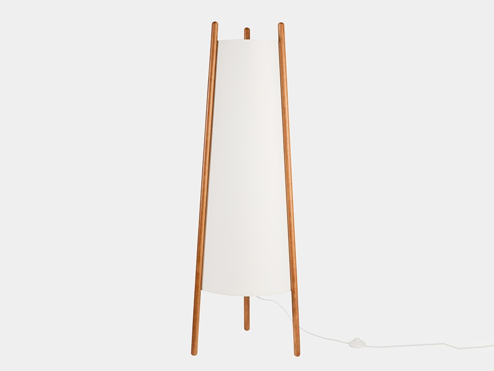 lámpara de pie de diseño de inspiración nórdica Woody de Leds C4