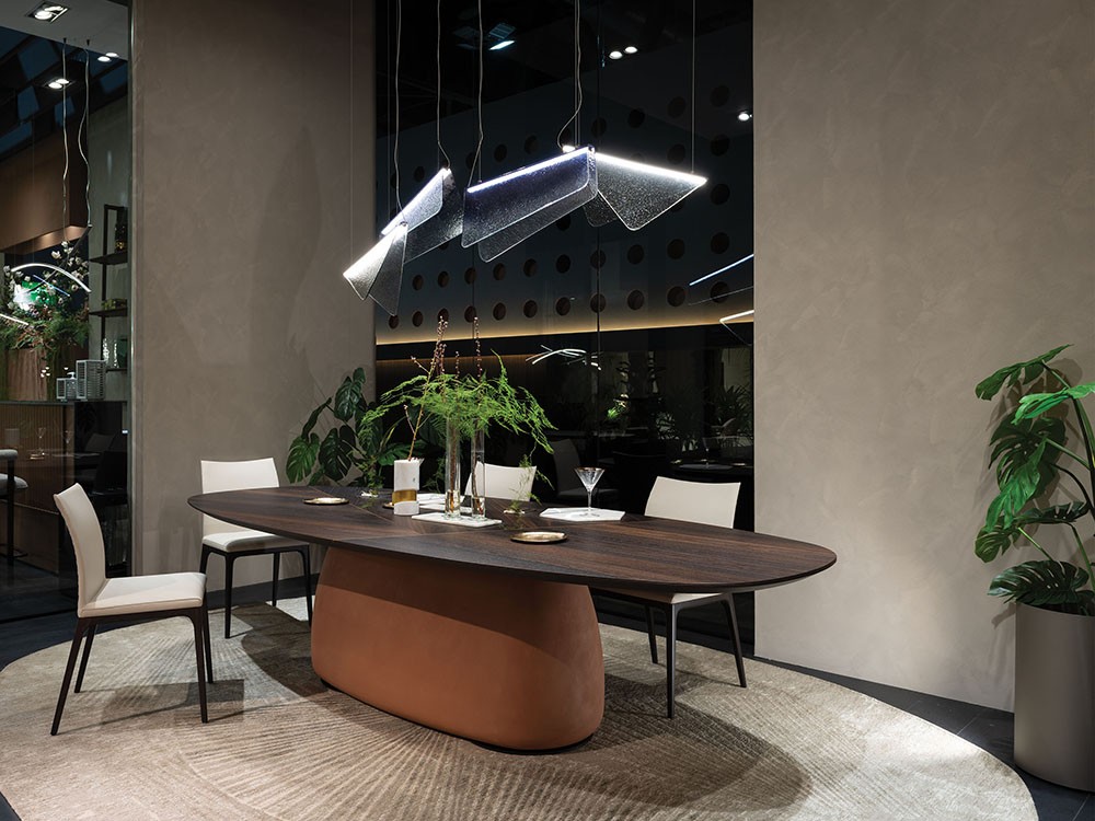 Combina la mesa fija de comedor Botero Wood Y con otras piezas de Cattelan