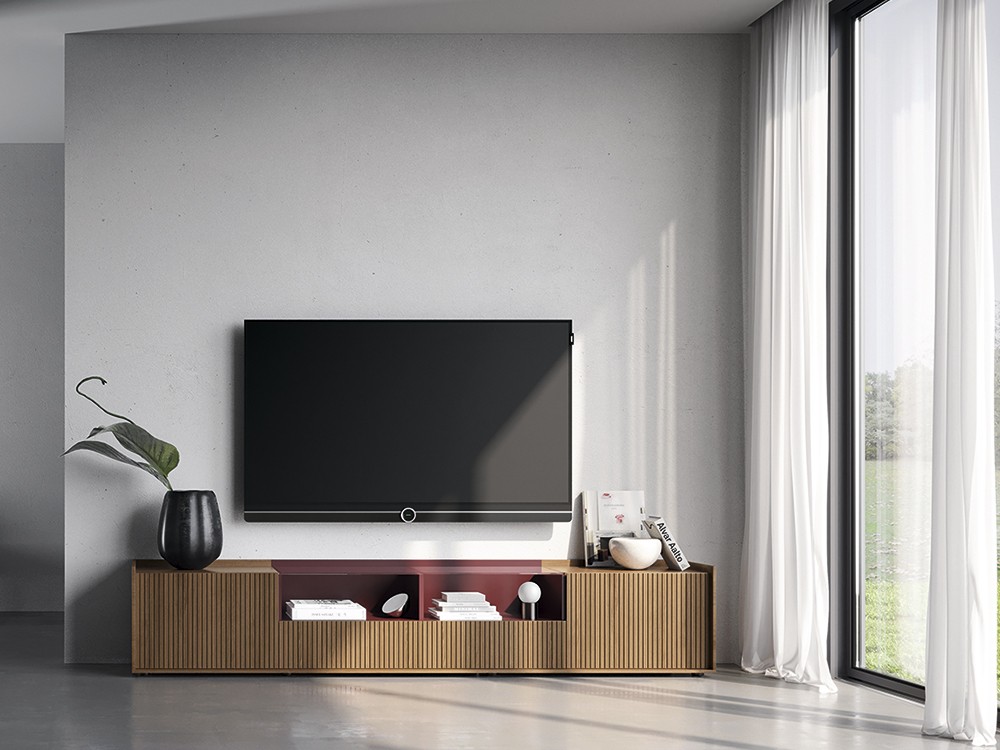 Mueble para TV que combina la chapa natural con laca y cristal Replay 101 de García Sabaté