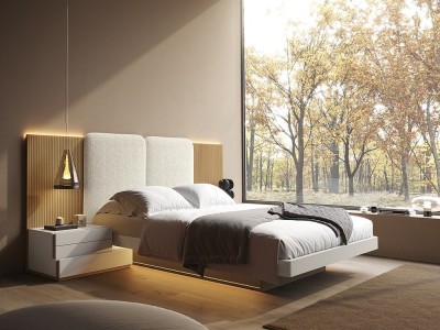 Combina los muebles en chapa natural y laca de la colección Chic de García Sabaté