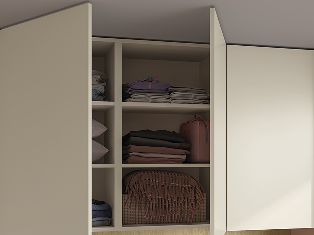 Detalle de los armarios altos del dormitorio de la colección Chic 16 de Garcia sabaté