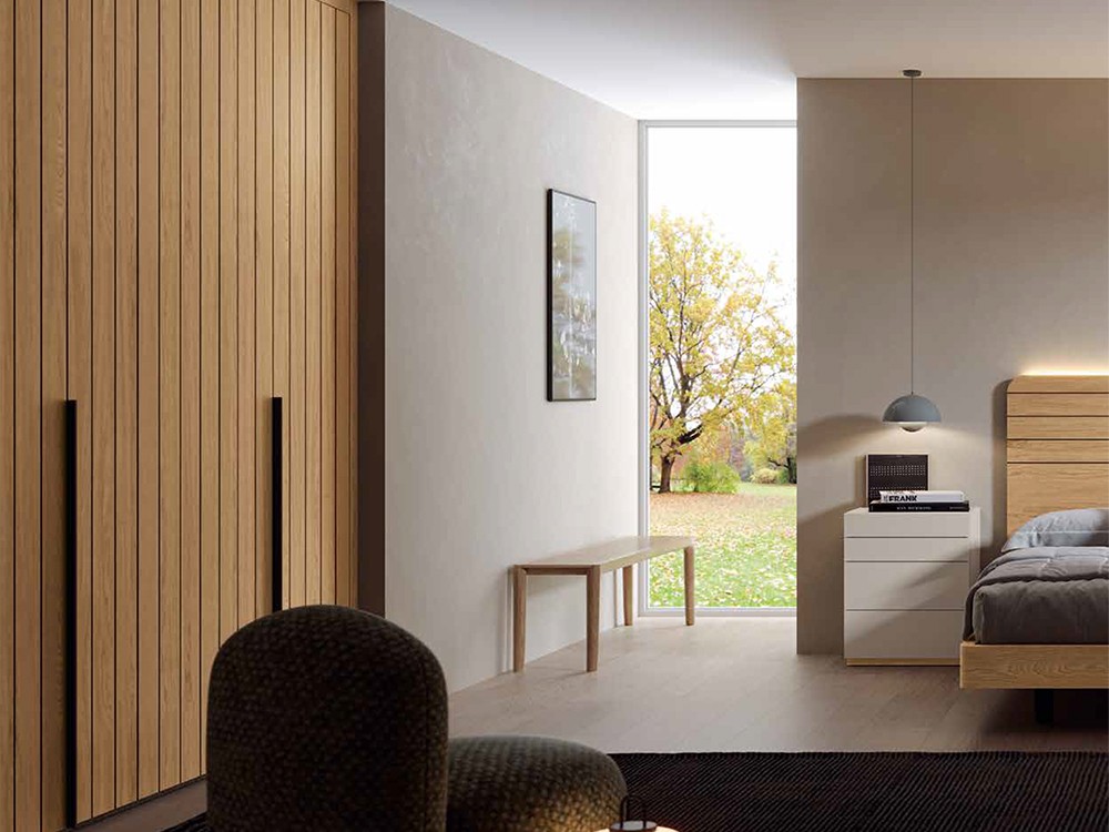 Acabados en lacas, laminados y chapas, tu eliges tu armario Stripe M002 de García Sabaté