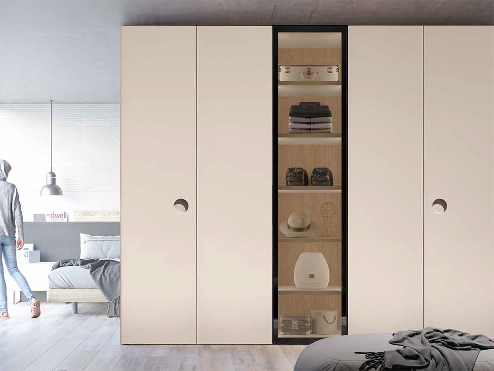 Armario a medida con puertas plegables Fora de la colección Misura de García Sabaté